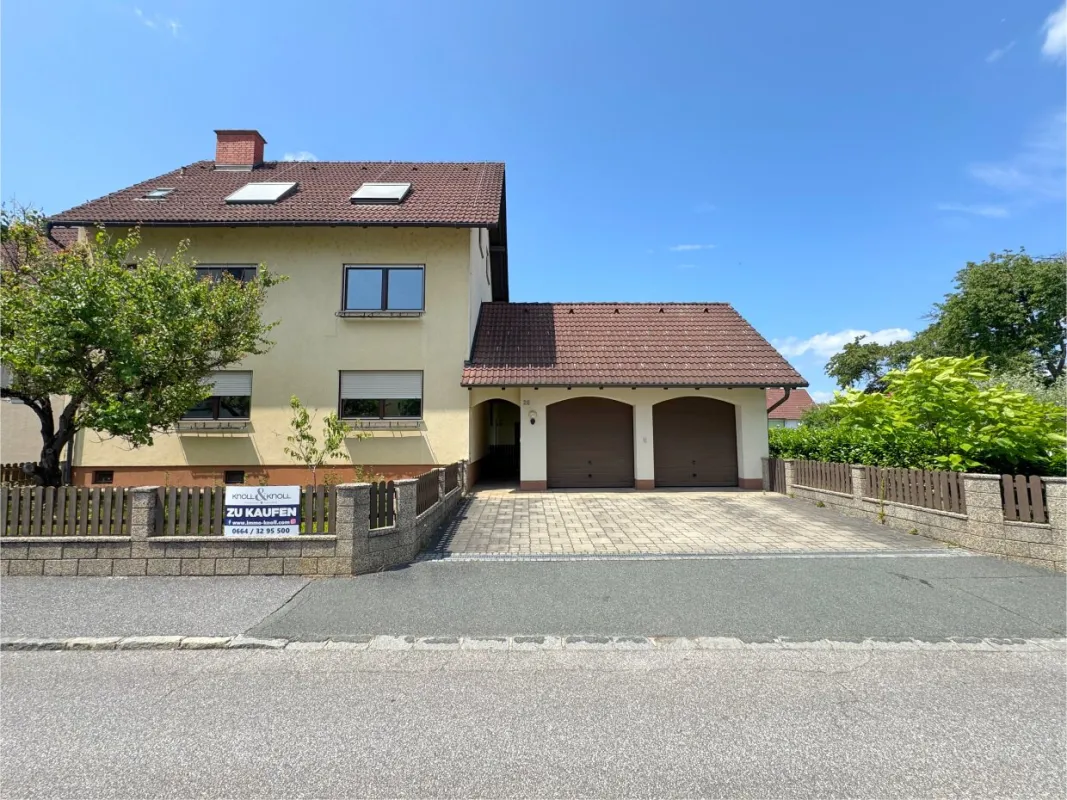 FÜRSTENFELD - Großzügiges Haus mit 2-3 Wohneinheiten - auch zum Vermieten gut geeignet! - Bild 1
