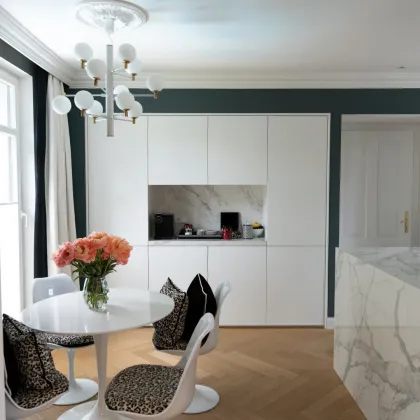 Elegantes Refugium nahe dem Festspielhaus Salzburg: Imposante Stadtvilla mit XL-Garten und Außenpool in angenehmer Wohnlage Riedenburg-Maxglan - Bild 2