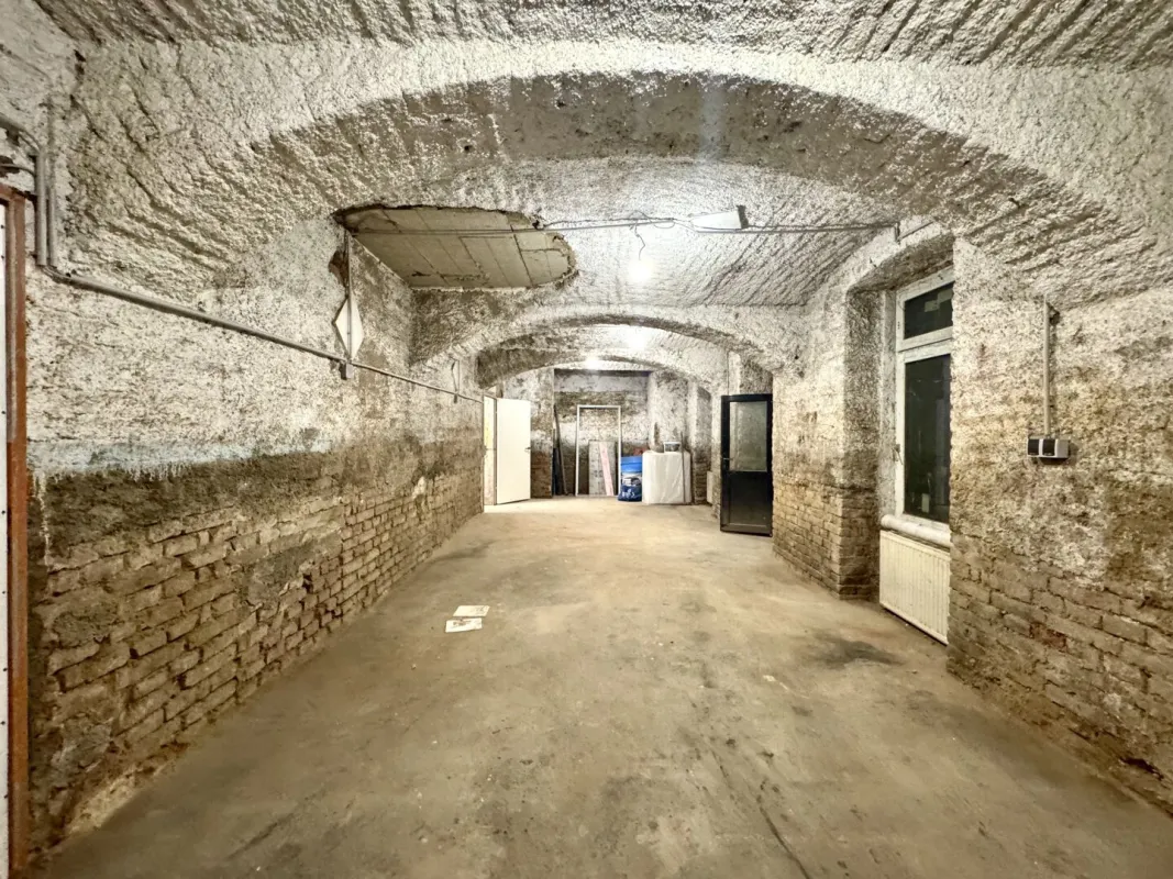 Hofseitiger Keller nächst Schlossquadrat! - Bild 1