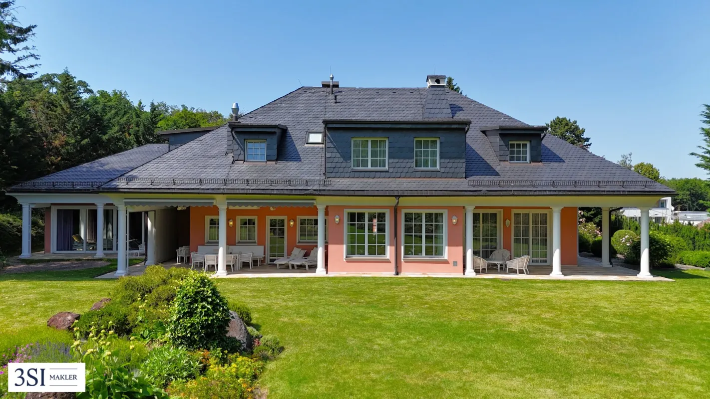 Luxuriöse Villa in Gießhübl: Stilvolles Wohnen mit Pool & traumhaftem Garten! - Bild 1
