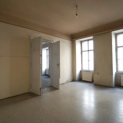 Naschmarkt - geräumige, helle, sanierungsbedürftige Altbauwohnung - Bild 3