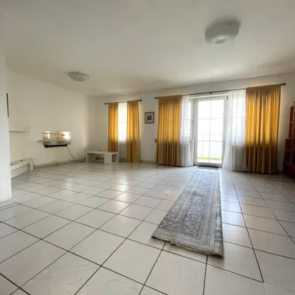 #2331 Vösendorf Hofseitig Wohnung, in charmantem 6 Parteien Haus mit Sanierungspotenzial - Bild 3