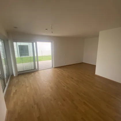 ERSTBEZUG - neue 2 Zimmer Gartenwohnung mit 2 Garagenplätzen - Bild 2