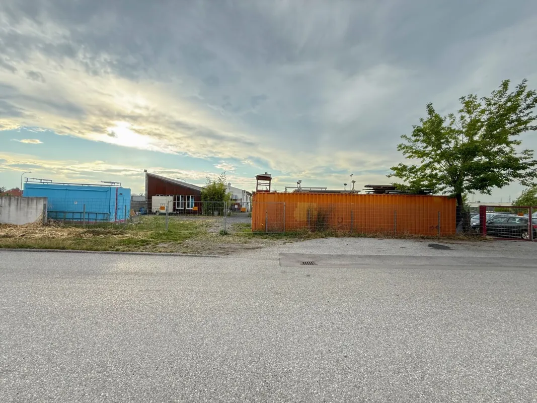 Industriegrund mit 130m² Werkstatt - Bild 1