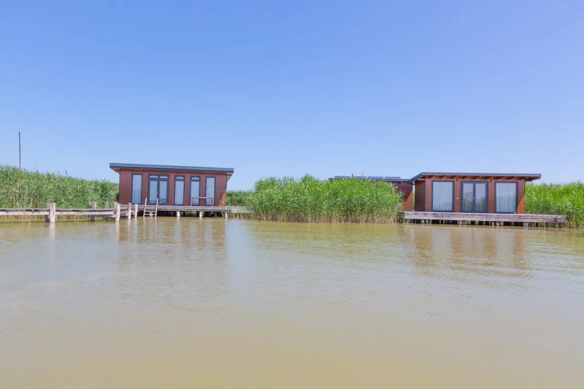 Rarität für Großfamilien - Zwei moderne Neubau-Seehütten mit Bootshaus in der Nordbucht - Bild 1