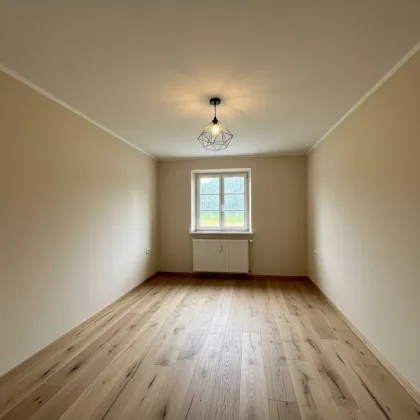 Sanierungsbedürftige Zwei-Zimmer-Wohnung mit einem Parkplatz | RIEDERSBACH - Bild 3