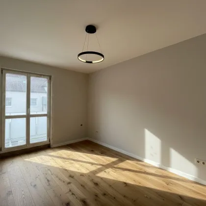 Sanierungsbedürftige Zwei-Zimmer-Wohnung mit einem Parkplatz | RIEDERSBACH - Bild 2