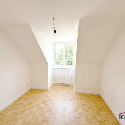 PROVISIONSFREI - SANIERT - ERSTBEZUG: Großzügige und helle 4-Zimmerwohnung im Dachgeschoss mit Eigengarten und zusätzlichen GOODIES! - Bild 3