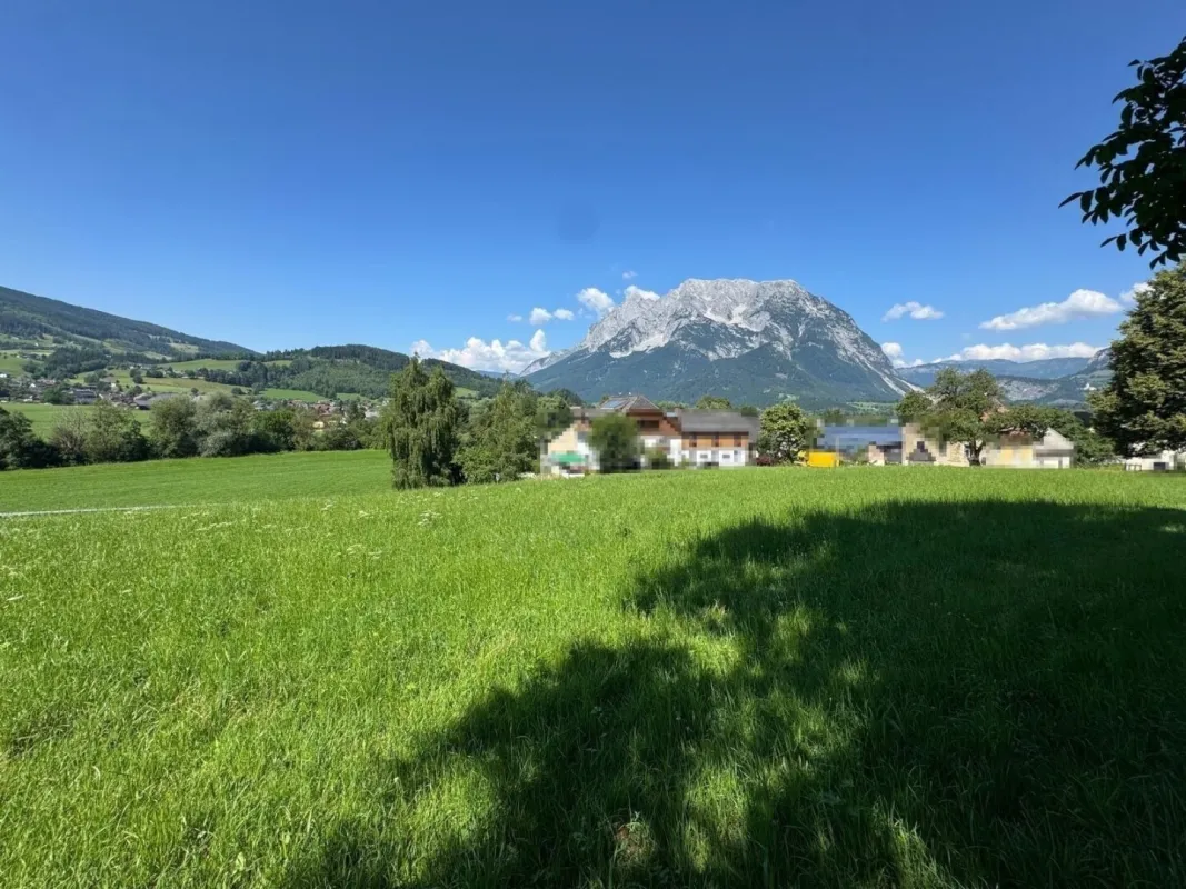 Grundstück in sonniger Lage mit beeindruckendem Blick auf den Grimming! - Bild 1