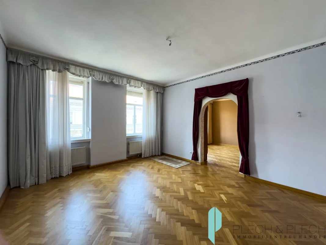 Sanierungsbedürftige - 4 Zimmer Altbauwohnung - 3. Stock - - Bild 1