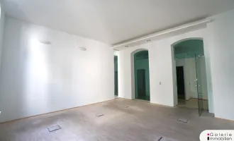 Geräumiges Büro mit Tiefgaragenplätzen im historischen Palais