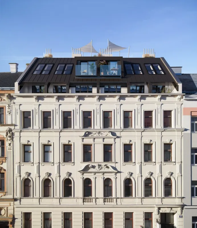 T121 - Historisches Gründerzeithaus mit bewilligten Dachbodenausbau - Bild 1