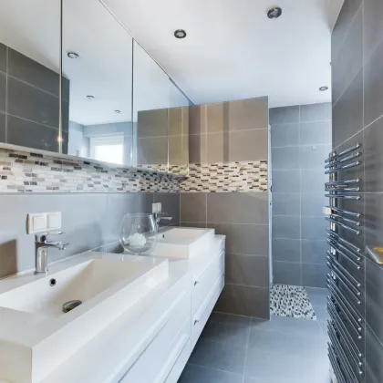 Ruhige Innenstadtlage mit Bahnhofsnähe – 3-Zimmer-Wohnung mit Garage und 4 % Mietrendite - Bild 2