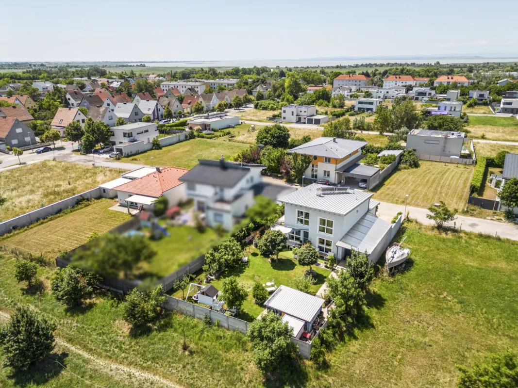 EINFAMILIENHAUS MIT GARTENOASE UND EINLIEGERWOHNUNG ZUM WOHLFÜHLEN - Bild 1