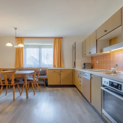 Jenbach: Haus mit 20 Zimmer, 2 Wohnungen (Grundfläche ca. 1.300 m2) - Bild 2