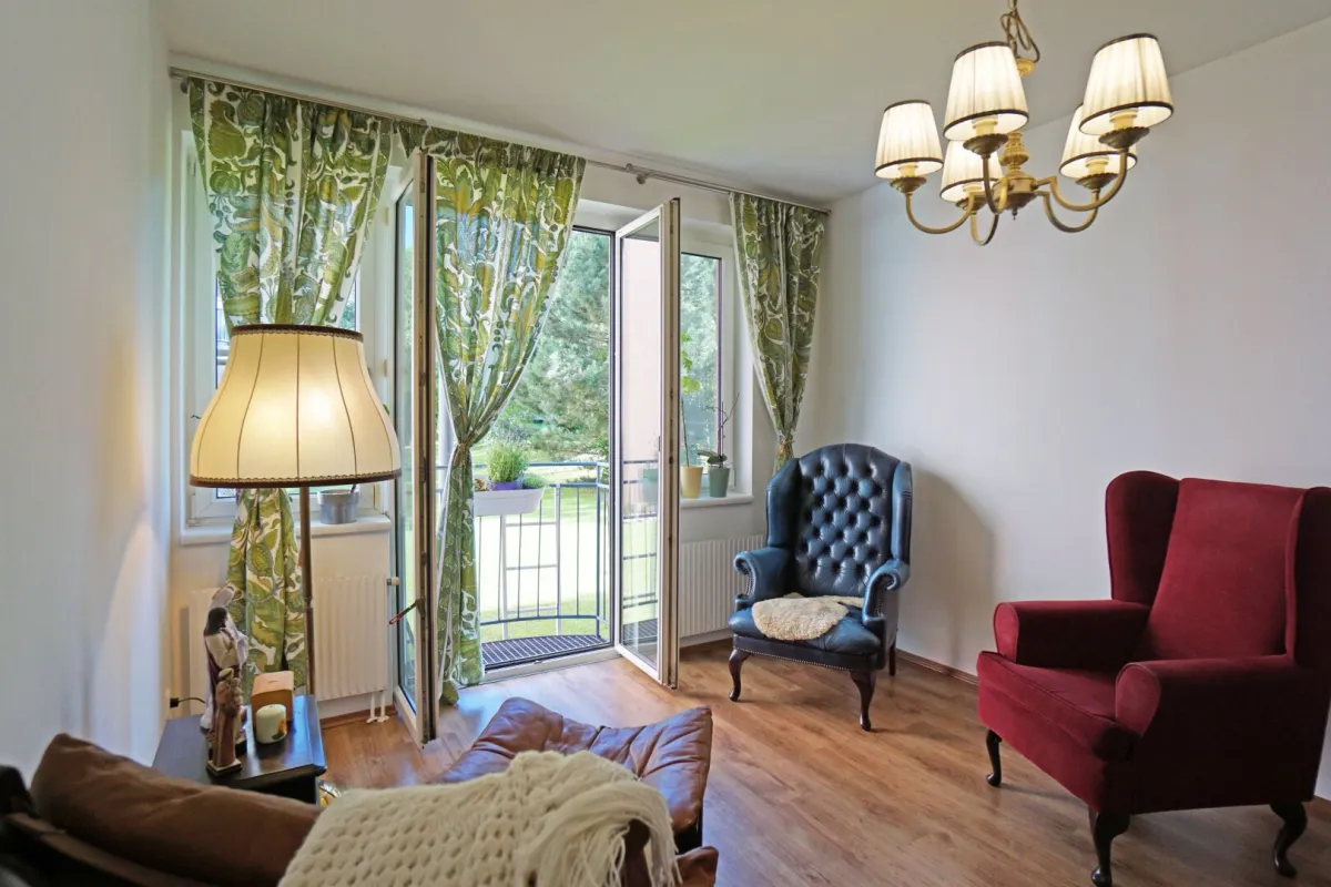 Barrierefreie 3-Zimmerwohnung mit wunderschönem Blick in den gepflegten Allgemeingarten in Purkersdorf - Bild 1