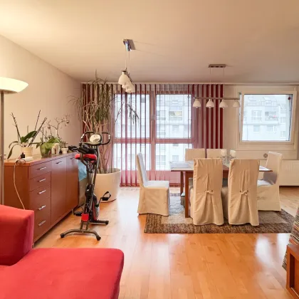 Modernes Wohnen im 4. Liftstock mit großer Loggia - Bild 2