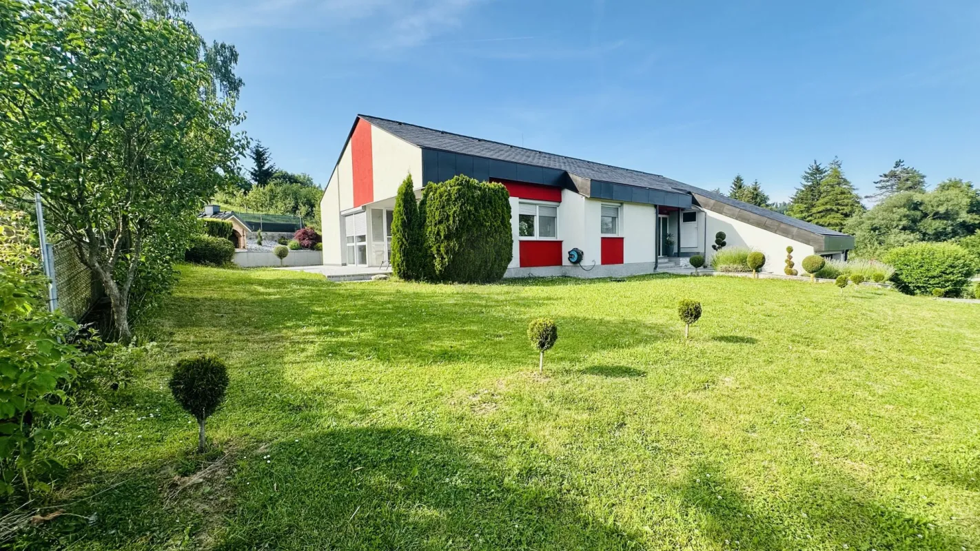 Schöner Architektenbungalow in Stadtnähe - Bild 1