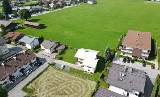 Großer, in ruhiger Grünlage befindlicher Baugrund mit Altbestand