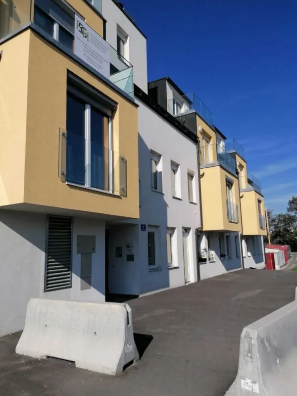 Garagenstellplatz in der Breitenleerstraße 9 ab sofort zur Miete! - Bild 1