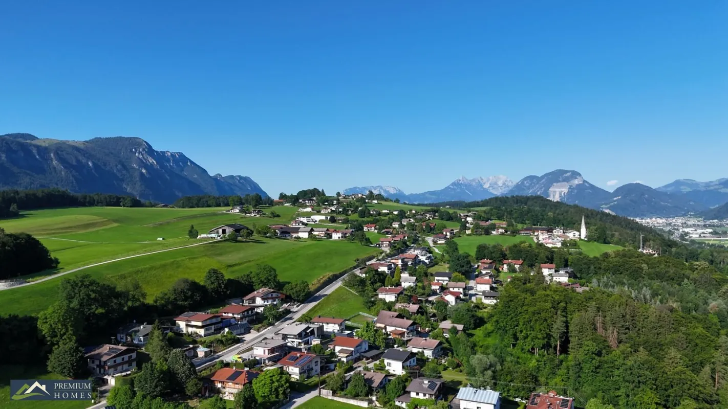 BREITENBACH am Inn - Großzügiges Einfamilienwohnhaus mit Terrasse, Balkon, Keller, Garage, zwei Carports, Garten, Gartenhaus, Geräte- und Holzschuppen - Bild 1