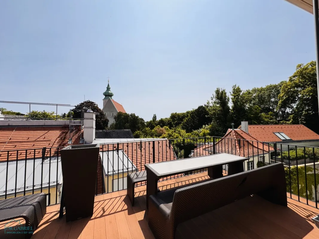 HERRLICHE PENTHOUSEWOHNUNG IN CHARMANTEM WINZERHAUS IM ZENTRUM VON GRINZING - Bild 1
