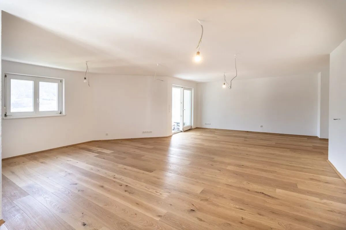 Stilvoll Wohnen mit Panoramablick – 100 m² hochwertig sanierte Wohnung in Jenbach - Bild 1