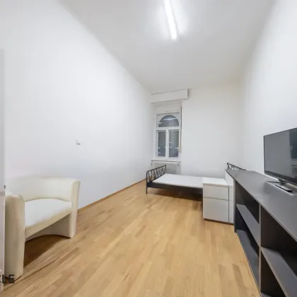 Wohnen im Zentrum: Charaktervolle 3-Zimmer-Altbauwohnung mit Flair - Bild 3