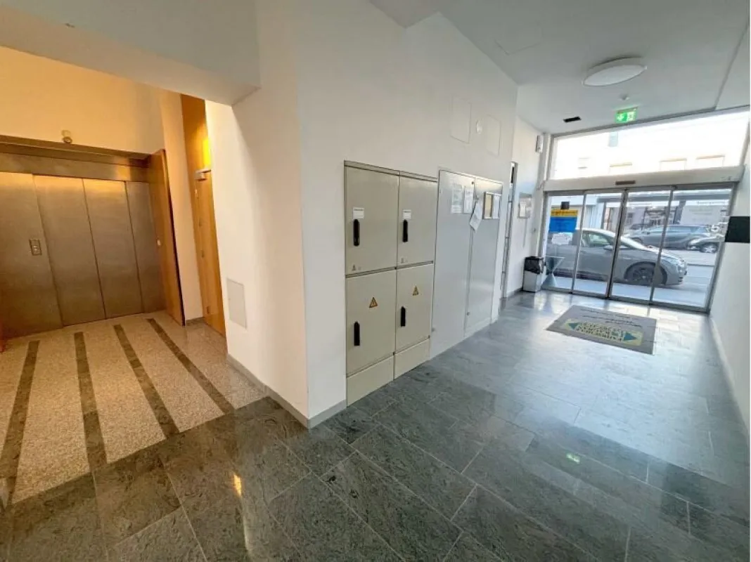 Kagraner Platz - Lagerfläche - U1 - Bild 1