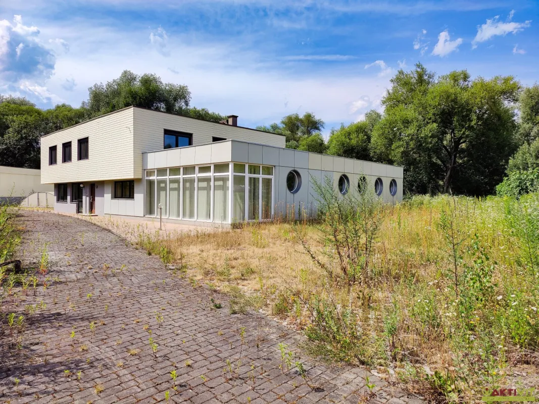 Großzügiges Wohnhaus mit Pool, Sauna und 2.000 m² Grundstück in Zeltweg. - Bild 1