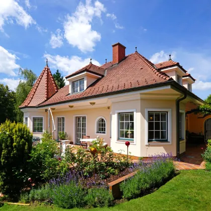 Repräsentative Traum-Villa in ruhiger Aussichtslage! Schwimmhalle, Sauna und Biotop - Bild 3