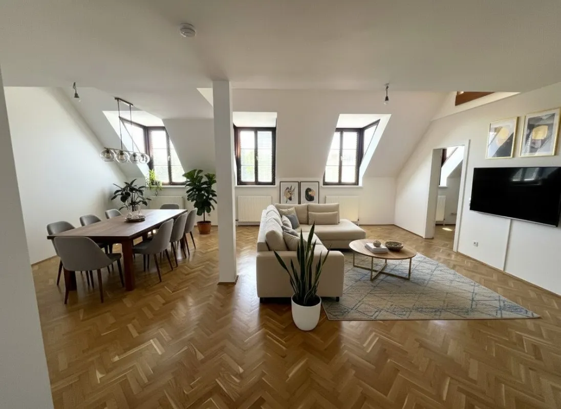 Attraktive Dachgeschoss-Wohnung in erstklassiger Lage der Josefstadt / Attractive attic flat in a first class location in Josefstadt - Bild 1