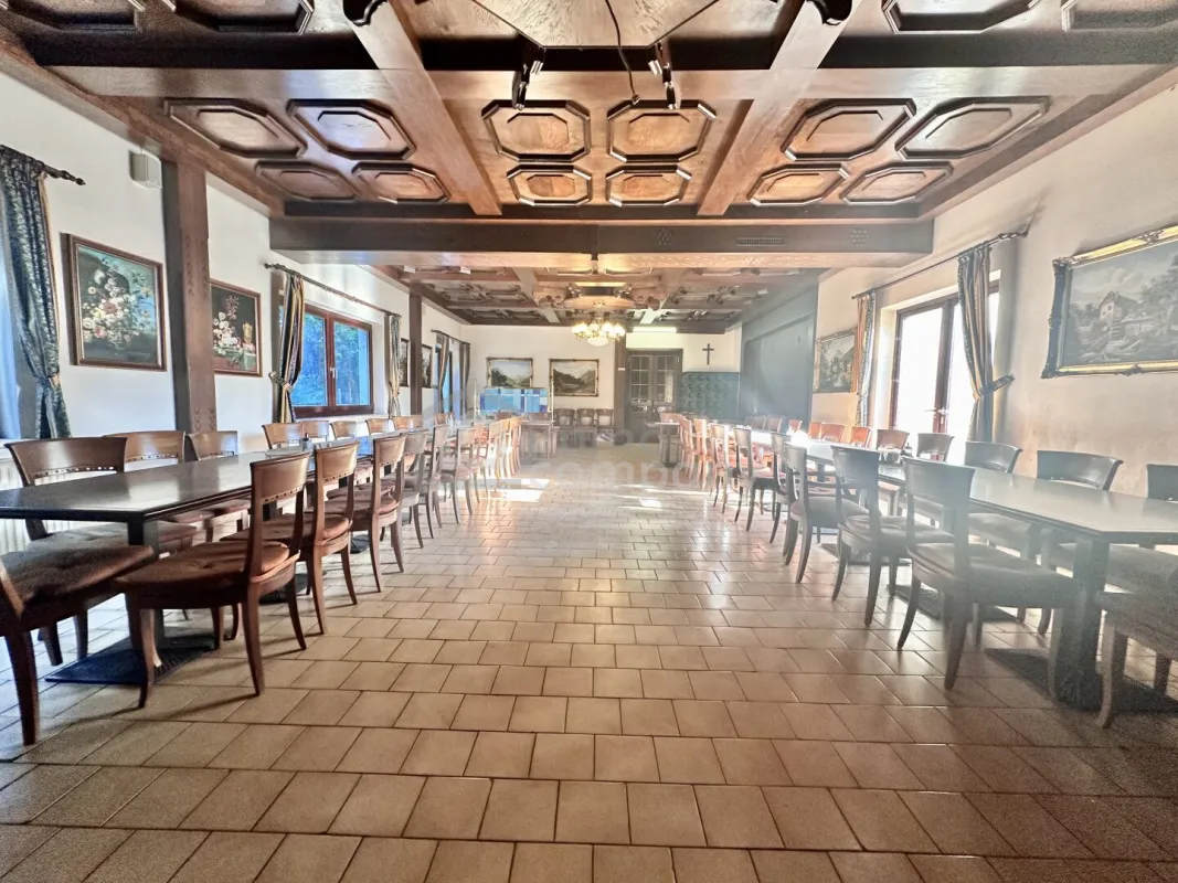 Gastronomiejuwel in Lassee: 480m², Bar, Restaurant & 2 Terrassen warten auf Sie! - Bild 1