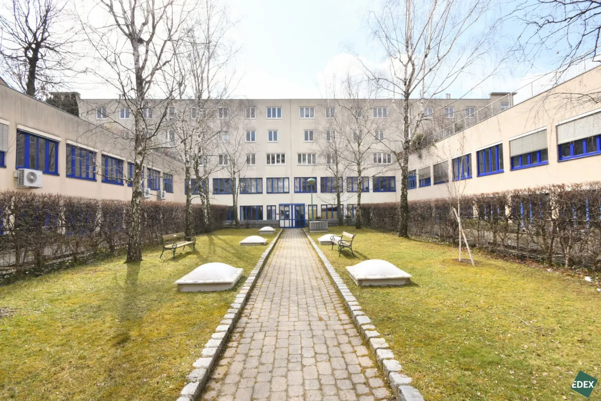 Bürofläche mit Lager und 20 Stellplätzen - Bild 1