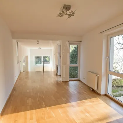 MODERNES, KLIMATISIERTES EINFAMILIENHAUS mit 2 Garagen - Bild 2