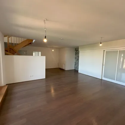 Großzügige Dachgeschoß-Maisonette mit Fernblick, 2 Loggias, Balkon und Sauna - Nähe U-Bahn U4. - Bild 2