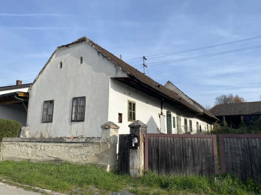 Sanierungsbedürftiger Streckhof mit großem Stadel - Bild 1
