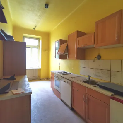 Sanierungsbedürftige Drei-Zimmer-Wohnung direkt an der U3 - Bild 2