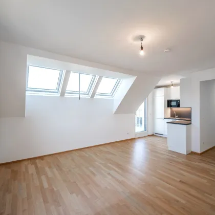 Großzügige 3-Zimmer-Dachgeschosswohnung mit Balkon & Terrasse – Südwest-Ausrichtung - Nähe Kagran / Donauzentrum - Bild 2