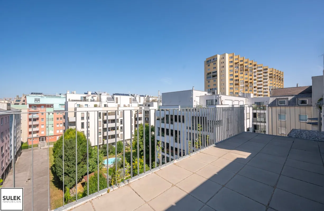 Großzügige 3-Zimmer-Dachgeschosswohnung mit Balkon & Terrasse – Südwest-Ausrichtung - Nähe Kagran / Donauzentrum - Bild 1