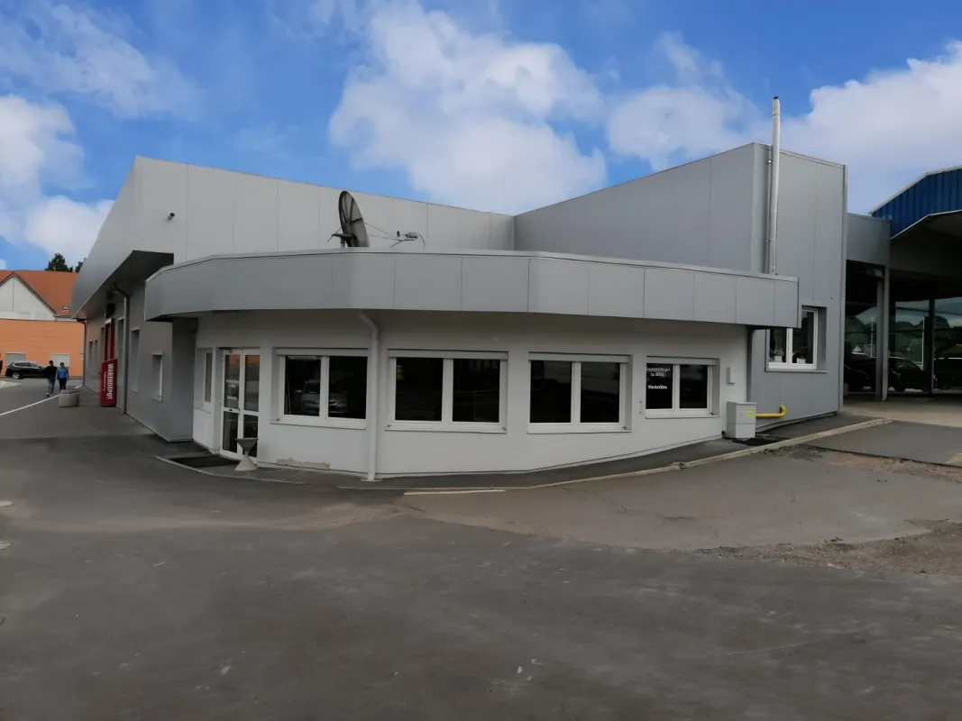 Feldbach: Lagerhalle und Büroflächen in TOP-Frequenzlage zu mieten - Bild 1