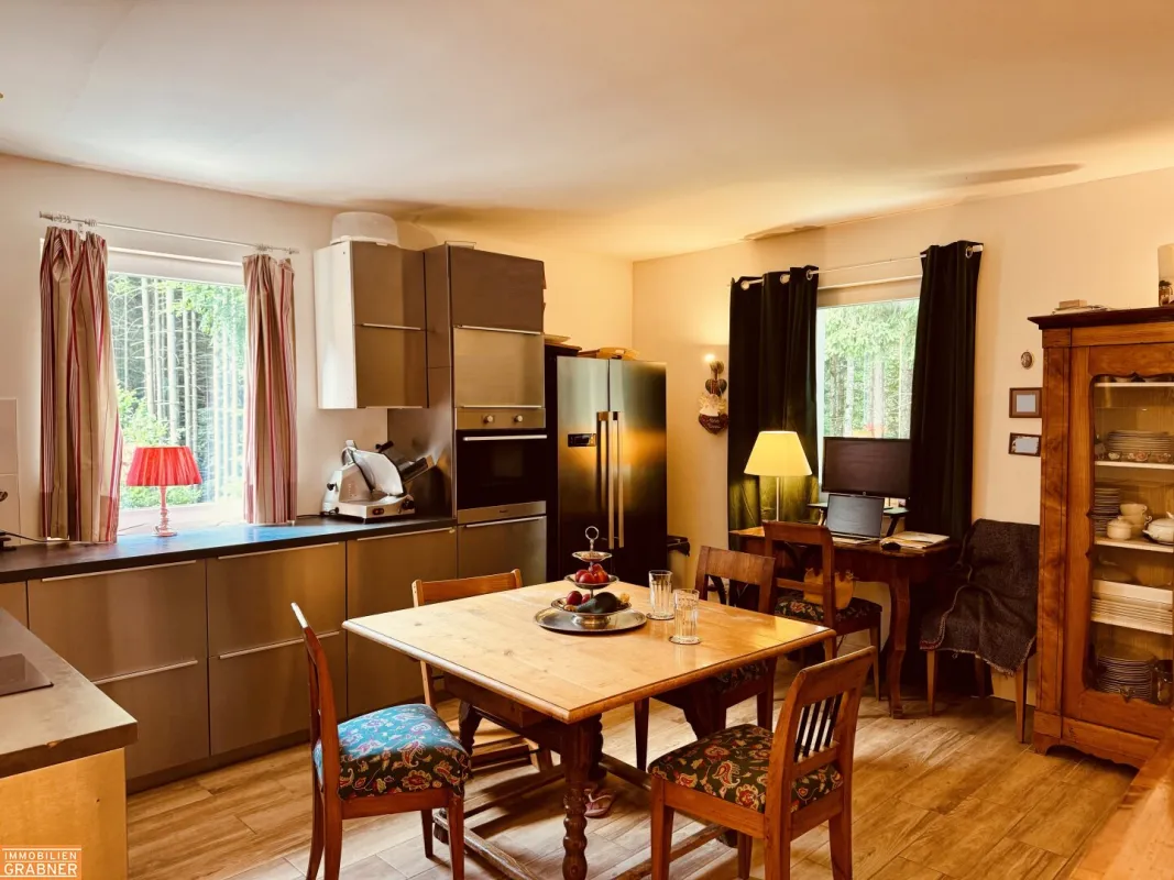 Sacherl in Alleinlage am Gmundnerberg mit 1200 m² BAULAND + saniertes Wohnhaus mit 4,2 ha Landwirtschaft - Bild 1