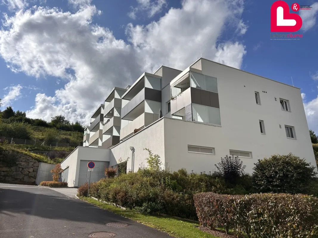 Erstbezug in Reichenau: Traumhafte 3-Zimmer-Wohnung mit Loggia & Garage! - Bild 1