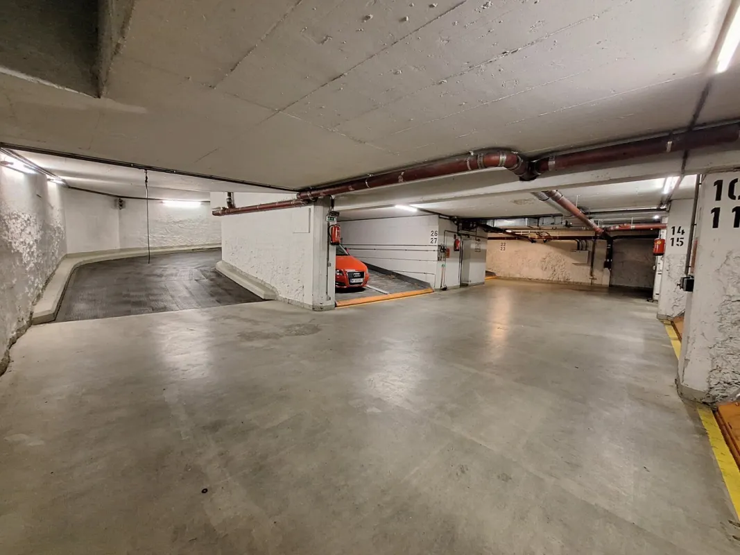 Tiefgaragenplatz (Duplex = Stapelparkplatz) in ruhiger, zentraler Lage des 5. Bezirks - Bild 1