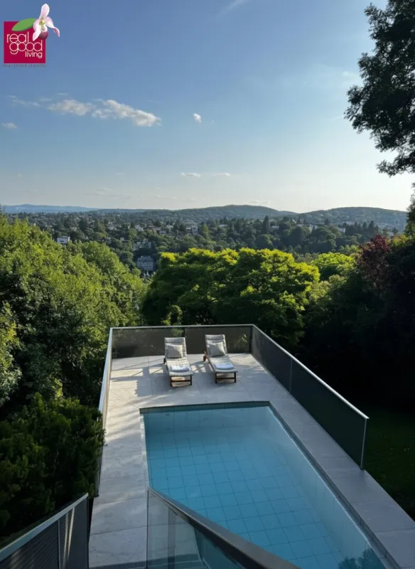 Wohngenuss mit Traumfernblick: Teilmöblierte Traumvilla mit Outdoorpool, Garten, Sauna, Jacuzzi Indoor, Tischtennistisch, etc. - Bild 1