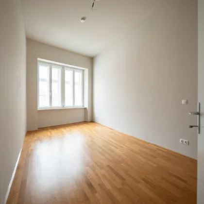 Großzügige Dachgeschosswohnung in historischem Stilhaus nahe Hauptplatz – Wiener Neustadt - Bild 2