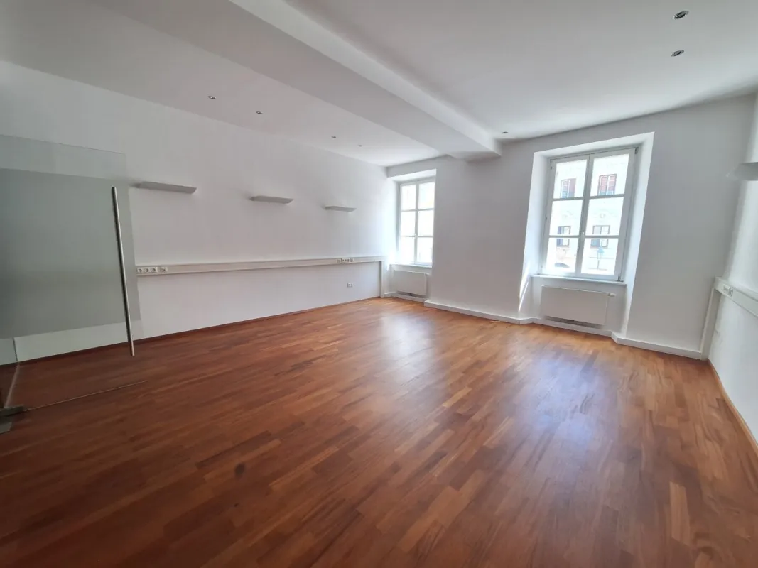 360° TOUR / Modernes 4-Zimmer-Altbaubüro in zentraler Lage von Klagenfurt - Nähe Alter Platz - Bild 1