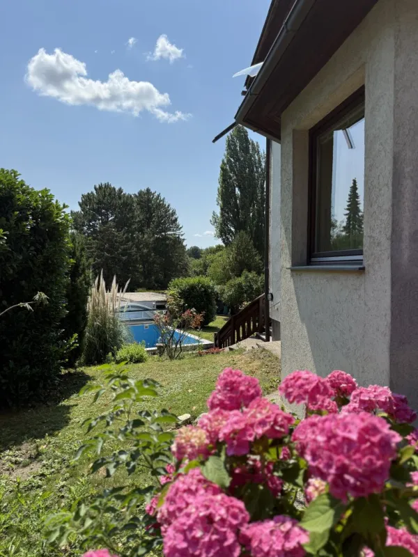 !!! RESERVIERT!!! Wohnen in bester Siedlungslage – Traumhaftes Einfamilienhaus mit Pool, Wohnkeller, Doppelgarage .... - Bild 1