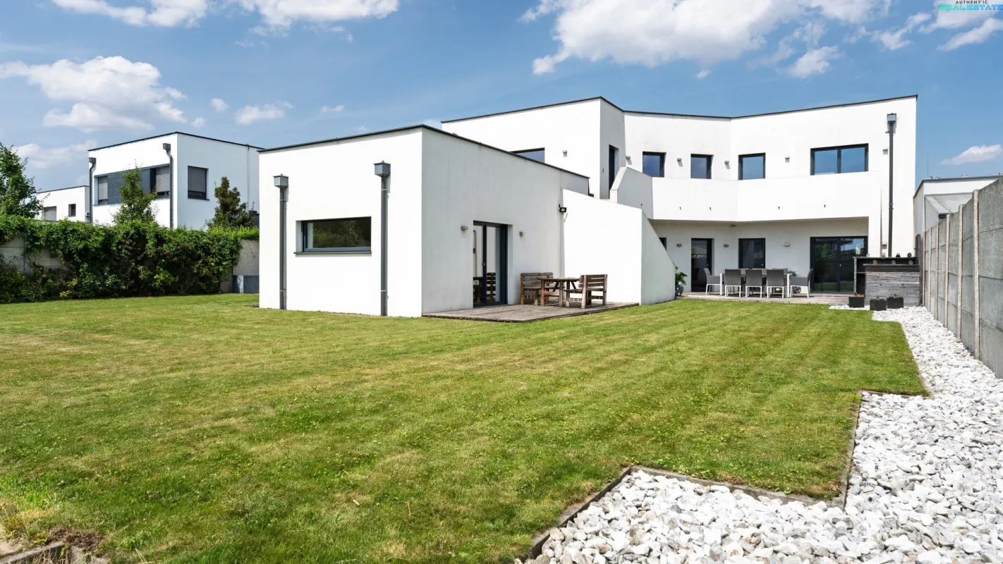 Großzügiges Traumhaus in idyllischer Lage – barrierefrei & energieeffizient - Bild 1
