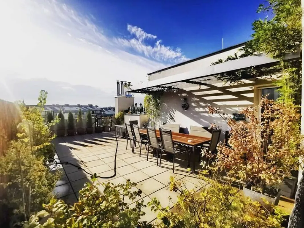 Sonne tanken über Schwechat – Wohnen mit Stil & Freiraum! ~118 m² Terrasse I Tiefgarage I Klimaanlage I Schnellbahn-Nähe - Bild 1